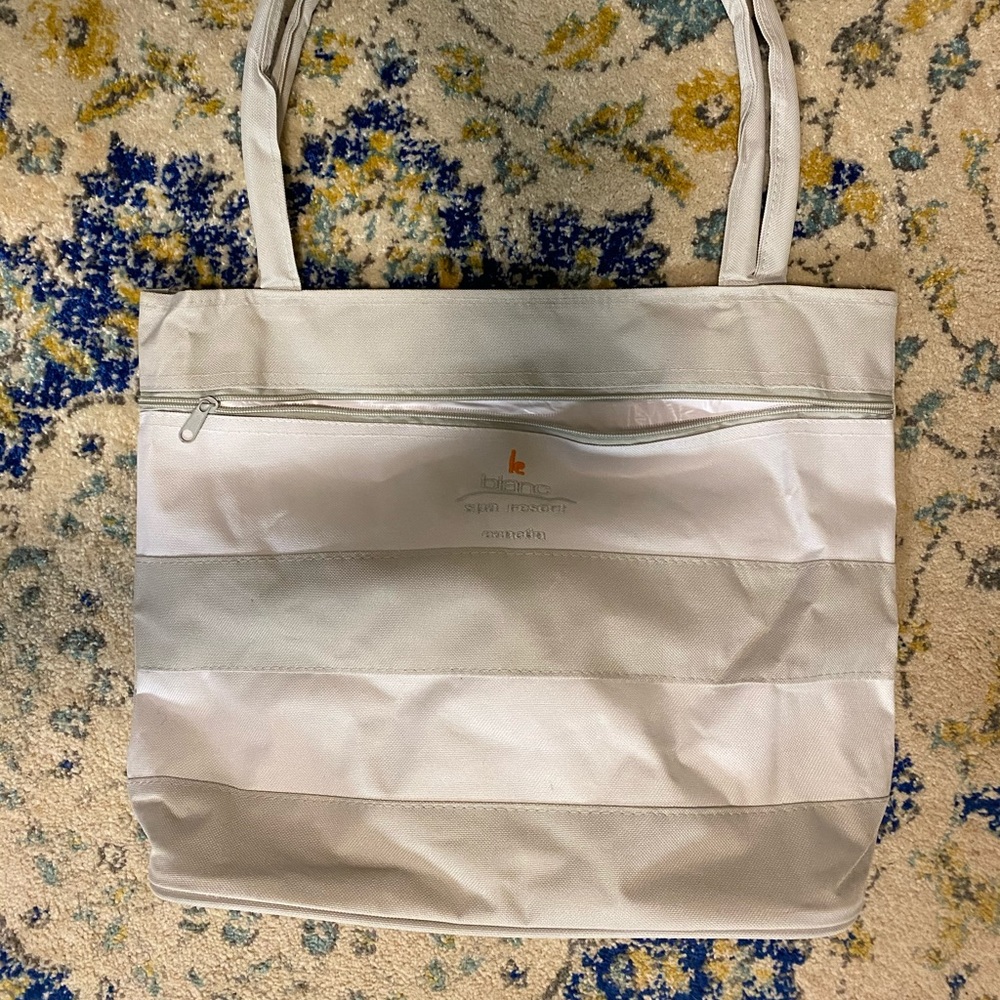 Tote bag